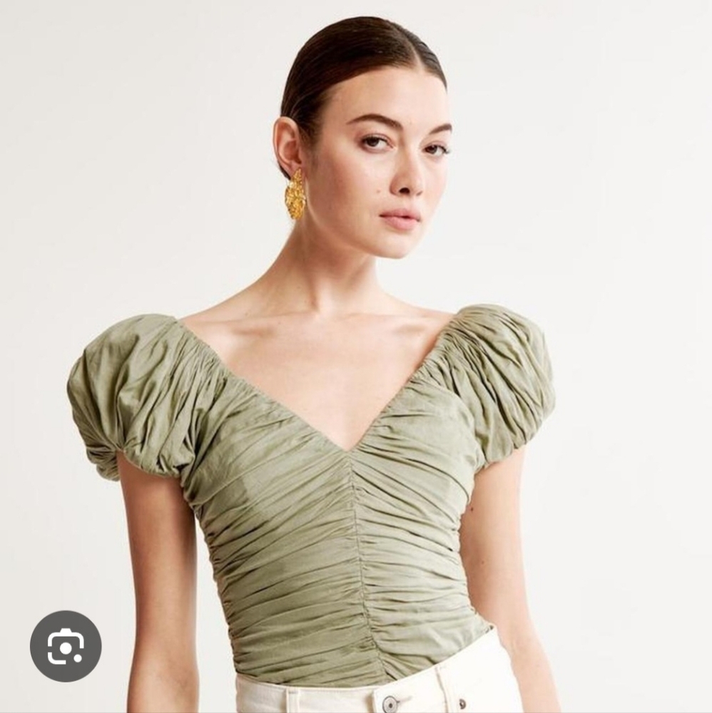 NWOT Abercrombie & Fitch Drama Puff Sleeve Ruched Top